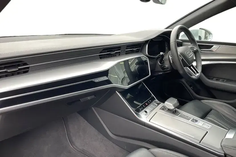 Used Audi A7 Sportback S-Line 201 HP (147 kW) 2023 Floret silver Hatchback