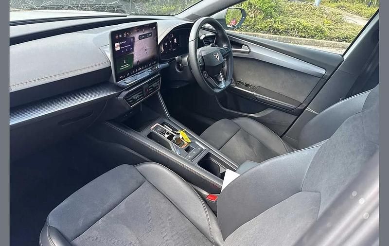 Used Cupra Leon 147 HP (108 kW) 2025 White Hatchback
