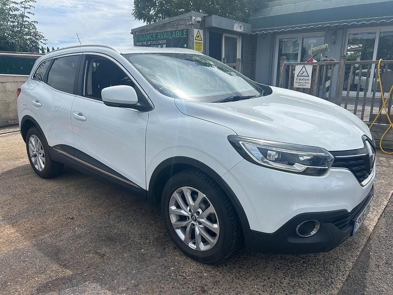 White Used 2016 Renault Kadjar Dynamique SUV | £6,499 (Fair price) - Image 1/4