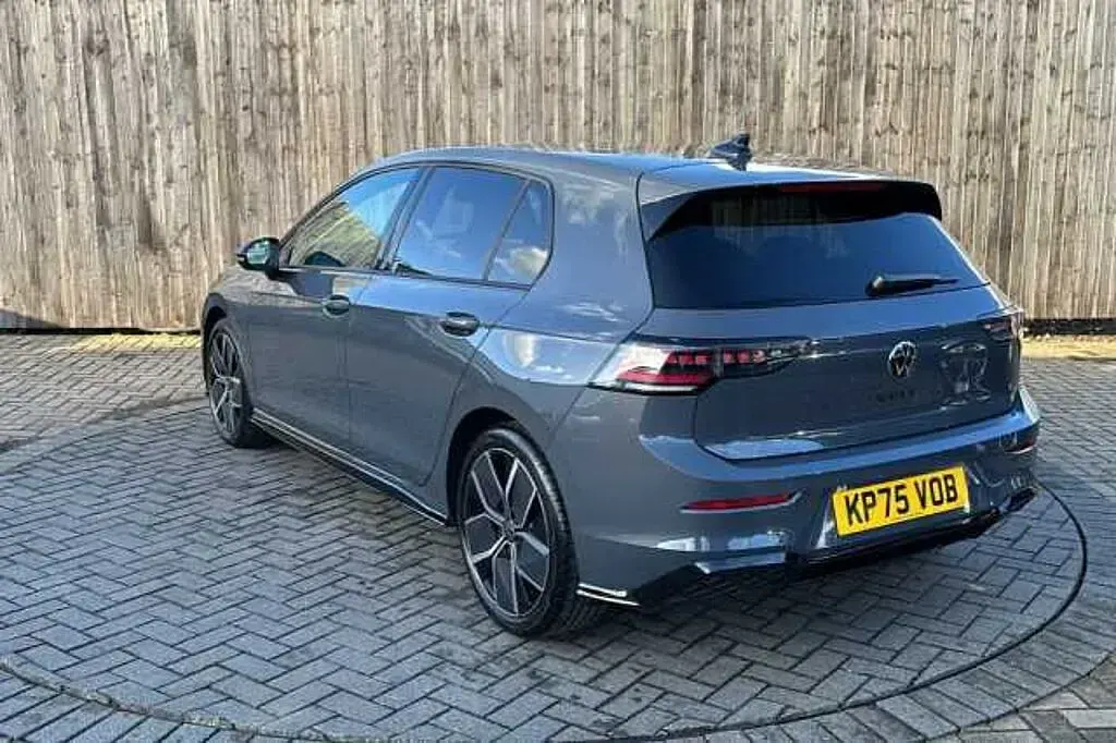 Second-hand VW Golf VIII Black Edition 150 CP (110 kW) 2025 Gri Hatchback