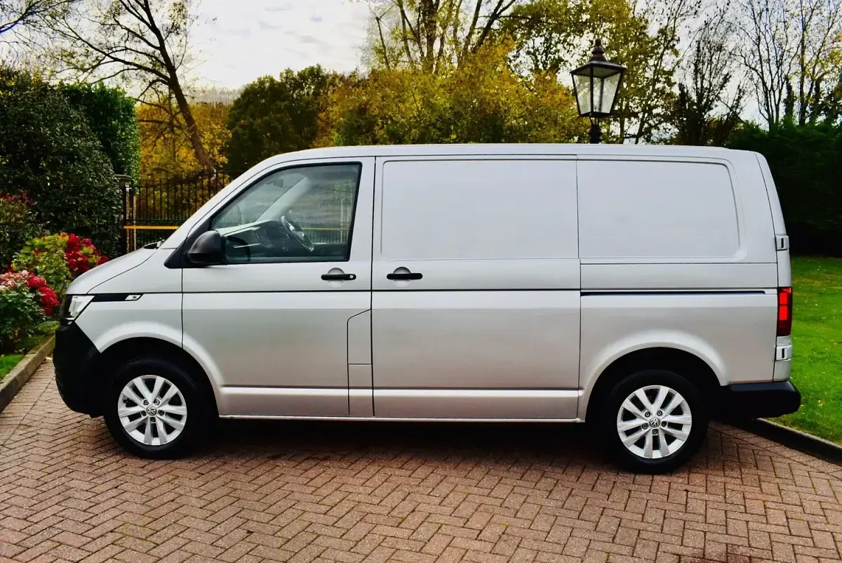 Used VW Transporter Highline 150 HP (110 kW) 2022 Silver Van