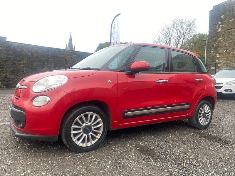 Used Fiat 500L Lounge 105 HP (77 kW) 2013 Red MPV