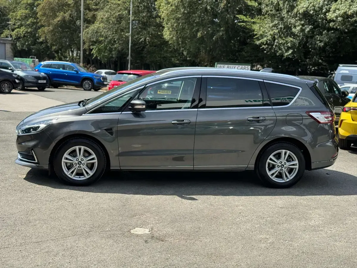 Used Ford S-MAX Titanium 190 HP (139 kW) 2022 Grey MPV