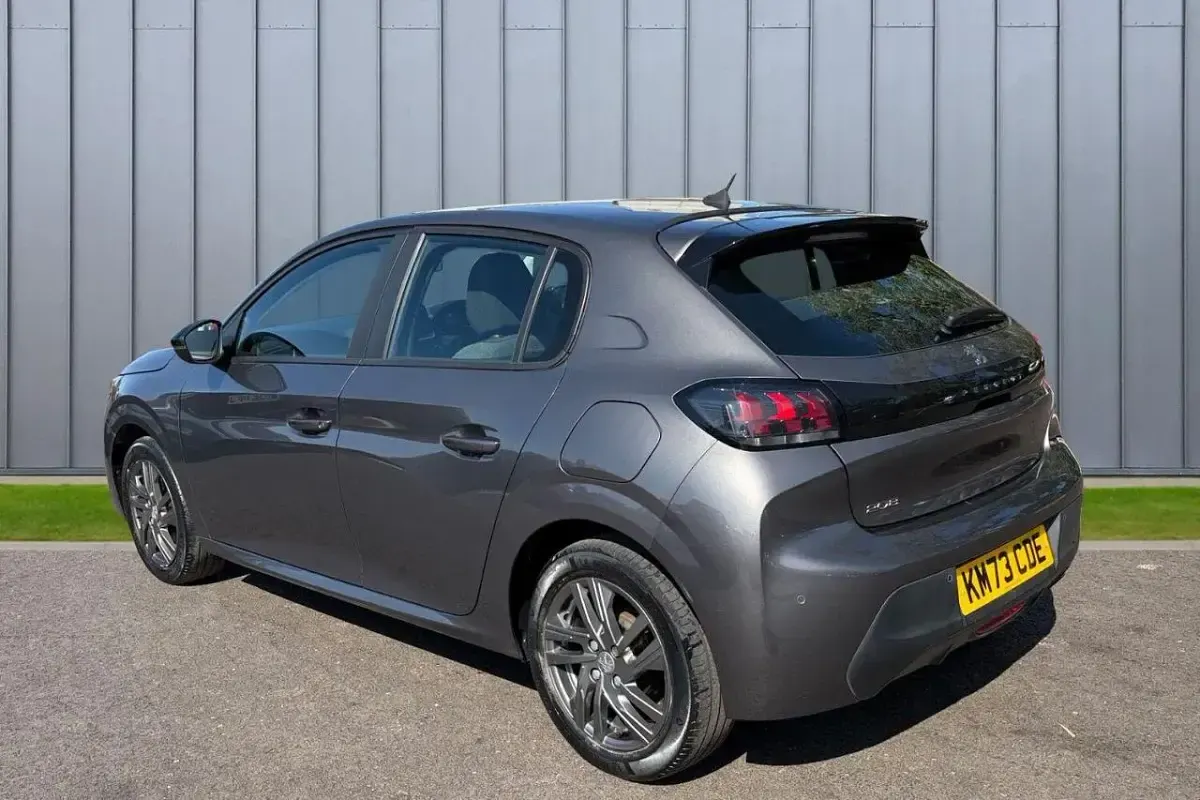 Used Peugeot 208 Active Premium 74 HP (54 kW) 2023 Grey Hatchback