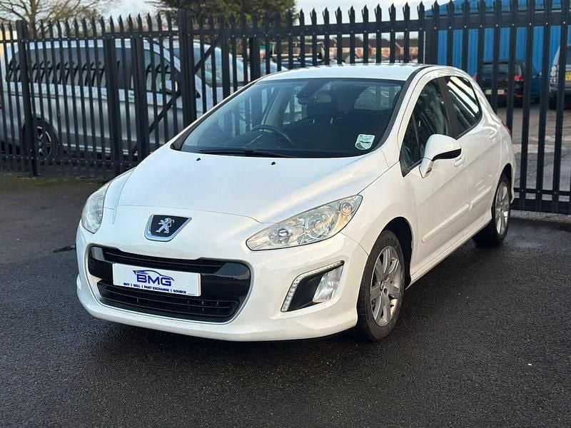 Begagnad Peugeot 308 Active 2013 Vit Halvkombi
