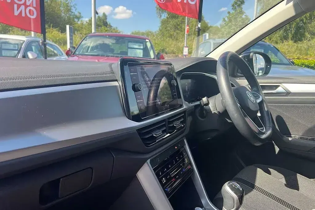 Used VW T-Roc 150 HP (110 kW) 2024 SUV
