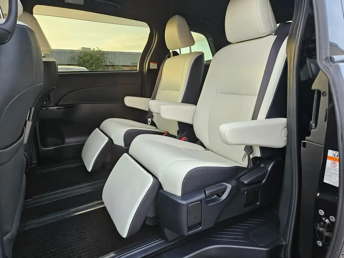 Used Toyota Estima 2019 Purple MPV