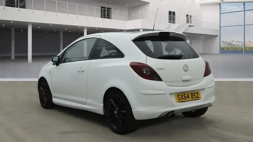 Used Vauxhall Corsa Edition 84 HP (61 kW) 2014 White Hatchback