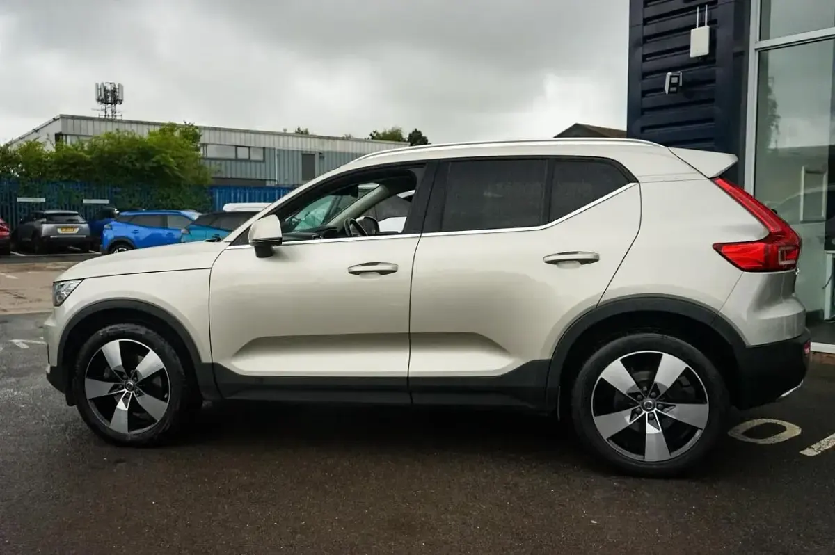 Usado Volvo XC40 Inscription 187 CV (137 kW) 2018 Amarillo SUV