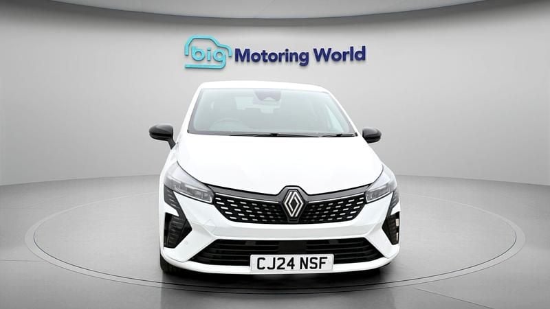 Used Renault Clio V Techno 145 HP (106 kW) 2024 White Hatchback