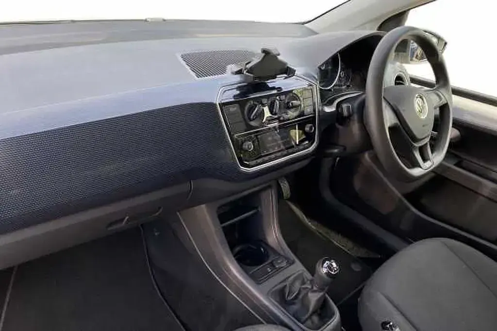 Begagnad VW up! Black Edition 65 HK (47 kW) 2022 Vit Halvkombi