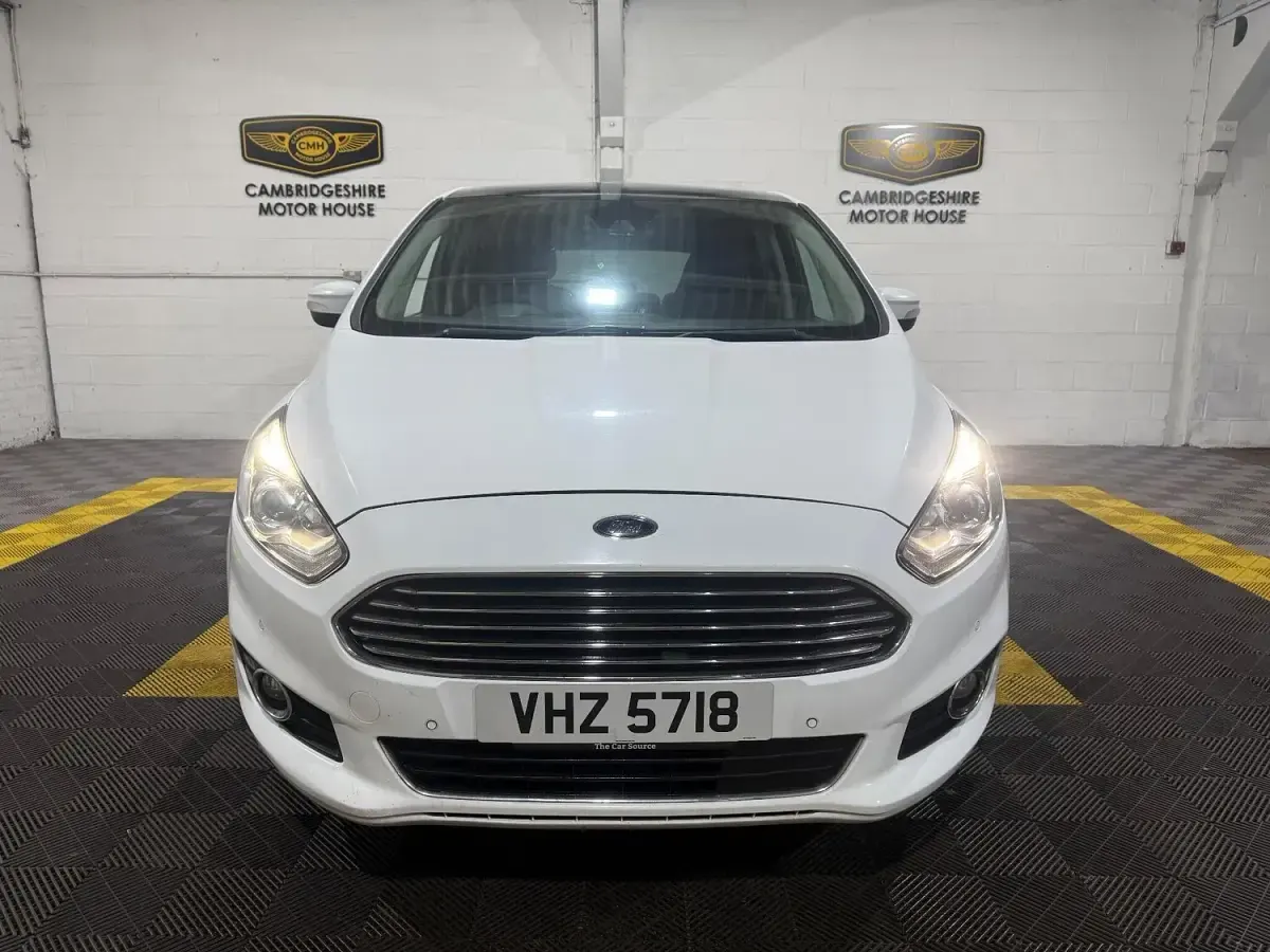 Used Ford S-MAX Titanium 150 HP (110 kW) 2017 White MPV