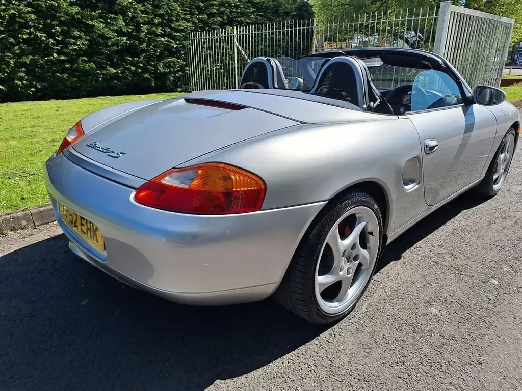 Usado Porsche 986 Boxster 252 HP (185 kW) 2002 Prateado Cabrios