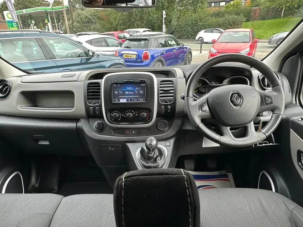 Used Renault Trafic 115 HP (84 kW) 2015 Black MPV