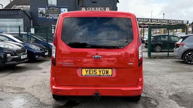 Used Ford Tourneo Connect Titanium 150 HP (110 kW) 2015 Red MPV