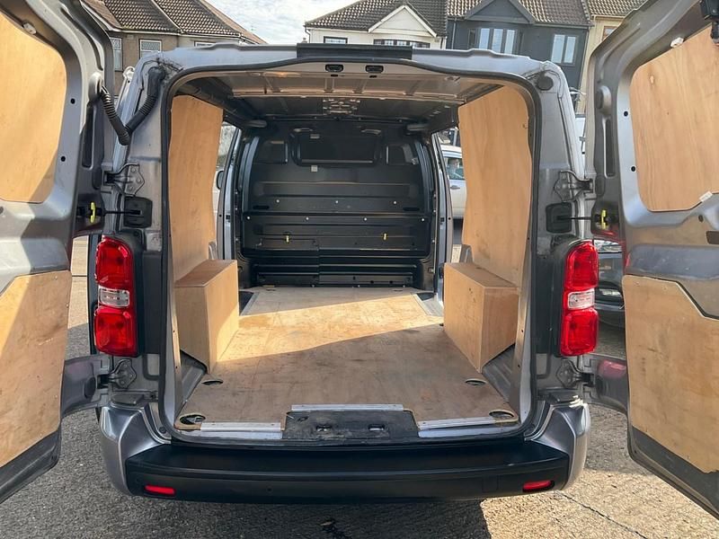 Used Vauxhall Vivaro Sportive 100 HP (73 kW) 2021 Grey MPV