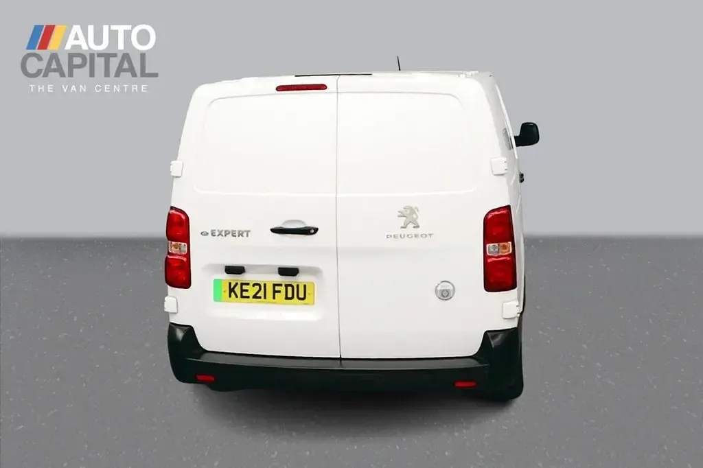 Used Peugeot e-Expert 100 kW (136 HP) 2021 White Van