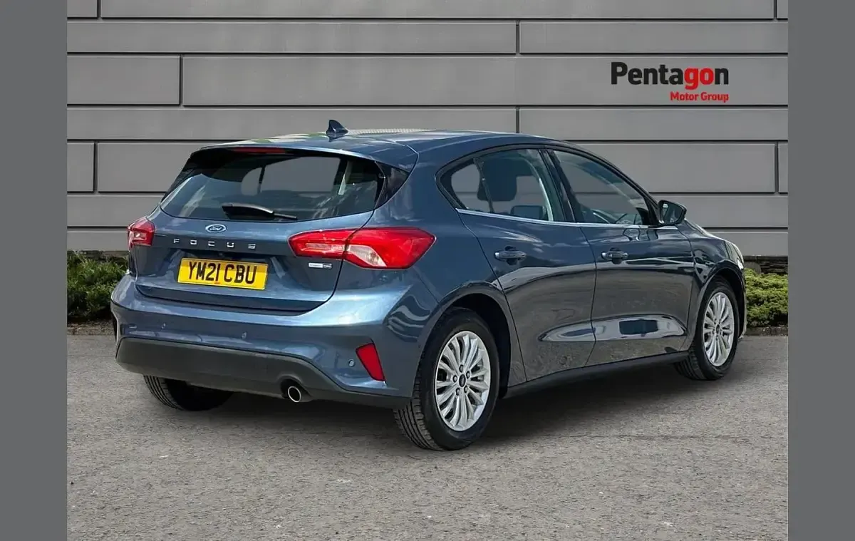 Used Ford Focus Titanium 123 HP (90 kW) 2021 Blue Hatchback