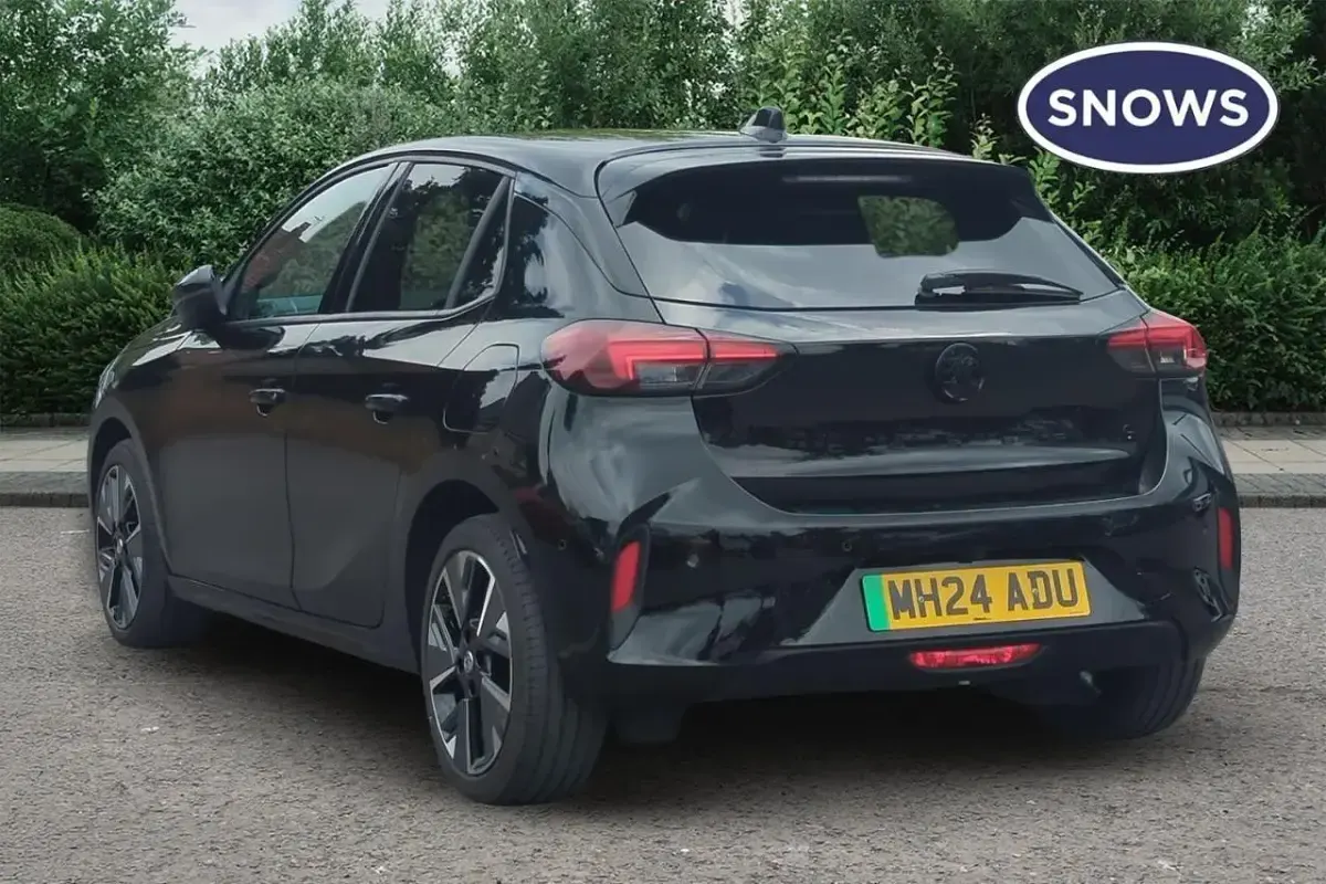 Second-hand Vauxhall Corsa-e 100 kW (136 CP) 2024 Negru Hatchback