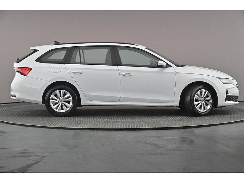 Used Skoda Octavia SE Technology 85 HP (62 kW) 2025 Moon white metallic Estate