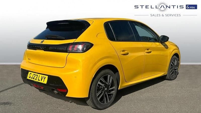 Usado Peugeot 208 Allure+ 99 HP (72 kW) 2023 Citadino