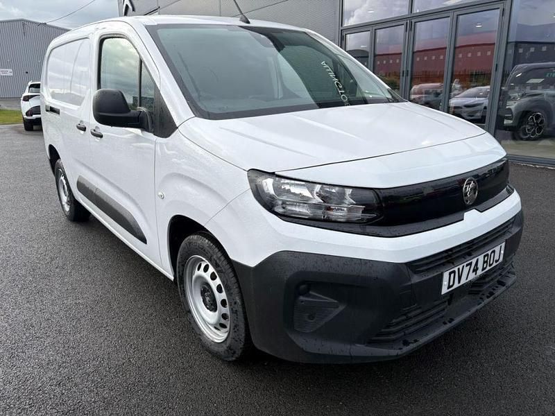 White Used 2024 Vauxhall Combo S MPV | £15,999 (A bit pricey) - Image 1/4
