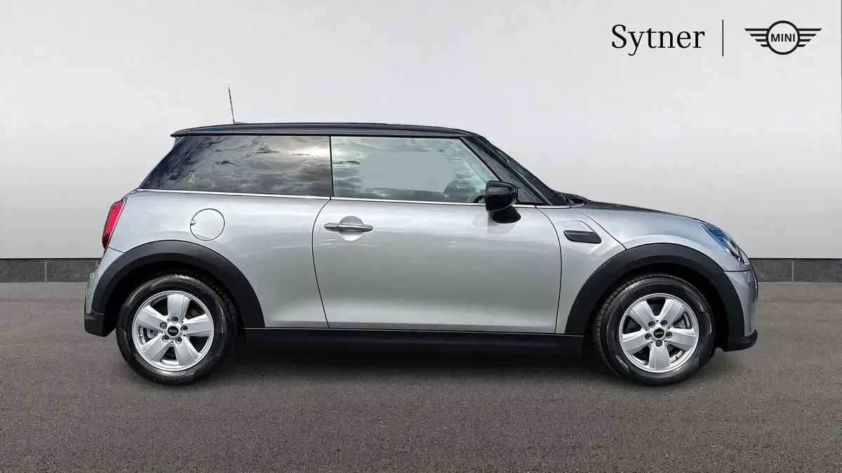 Used Mini Cooper Classic 134 HP (98 kW) 2023 Silver Hatchback