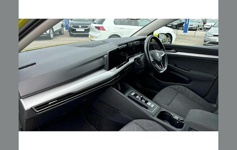 Used VW Golf VIII Life 147 HP (108 kW) 2020 Yellow Hatchback