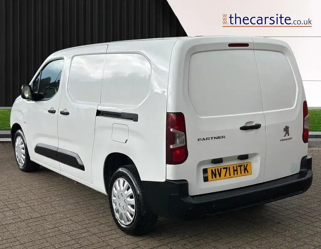 Used Peugeot Partner Premium 131 HP (96 kW) 2021 White MPV
