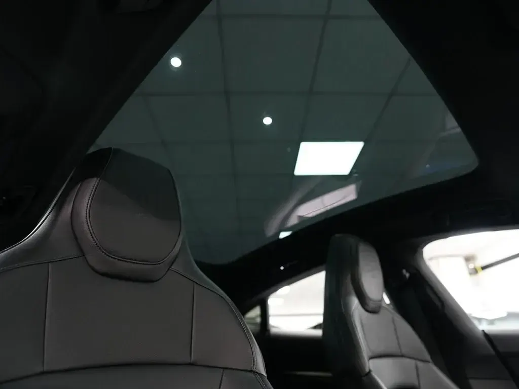 Begagnad Porsche Taycan Performance Package 419 kW (571 HK) 2022 Grå Sedan