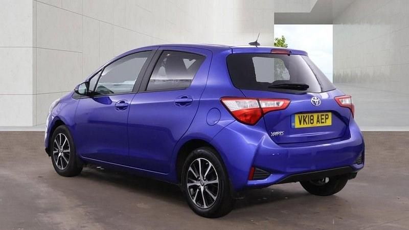 Used Toyota Yaris 111 HP (81 kW) 2018 Blue Hatchback