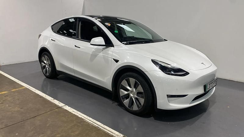White Used 2022 Tesla Model Y Long Range AWD SUV | £27,498 (Fair price) - Image 1/3