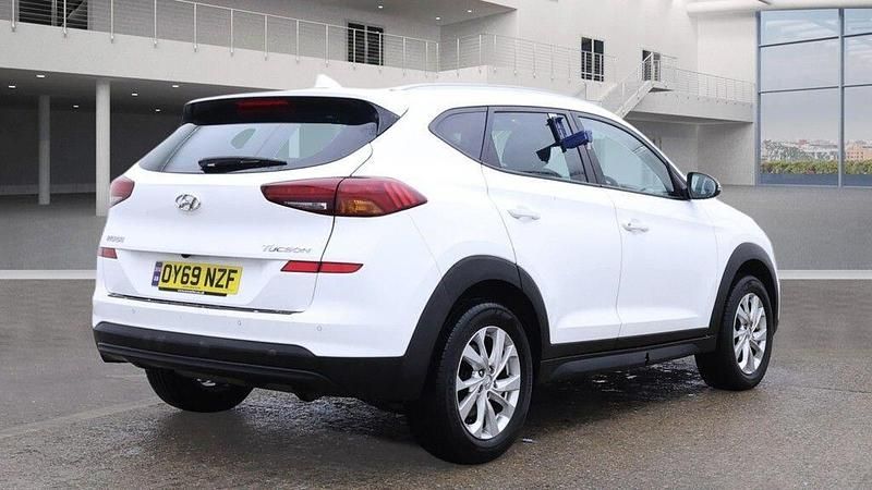 Used Hyundai Tucson SE 132 HP (97 kW) 2019 White SUV