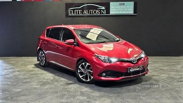 Red Used 2016 Toyota Auris Design Hatchback | £6,995 (Fair price) - Image 1/4