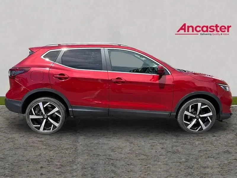 Used Nissan Qashqai N-Motion 155 HP (114 kW) 2021 Red SUV