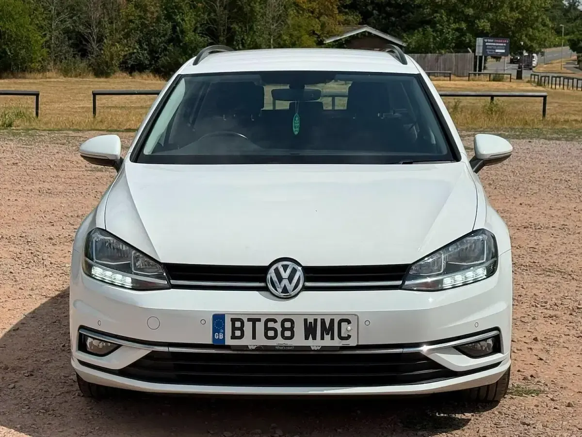 Used VW Golf VII SE 115 HP (84 kW) 2019 White Estate