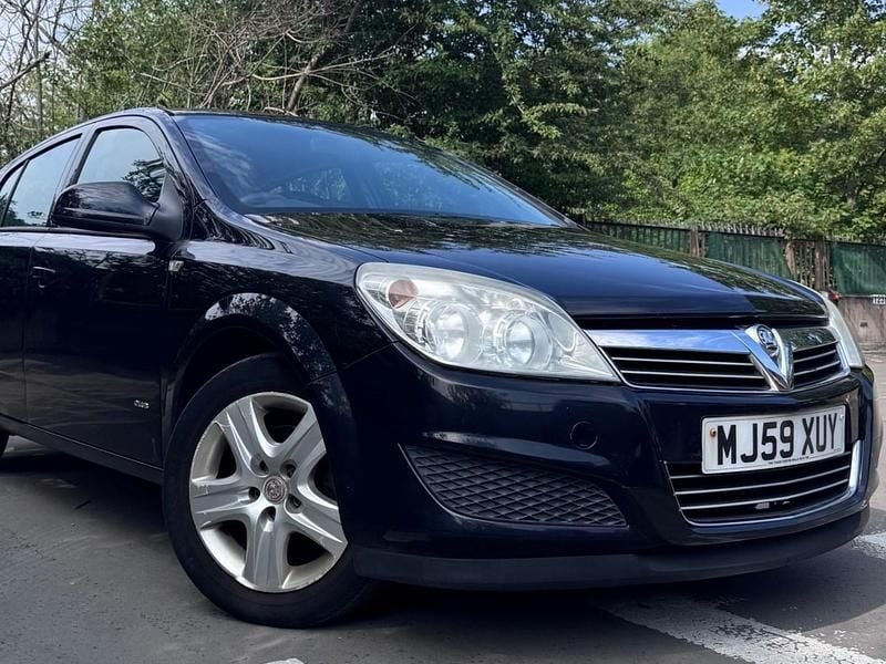 Black Used 2009 Vauxhall Astra Club Hatchback | £2,495 (A bit pricey) - Image 1/4