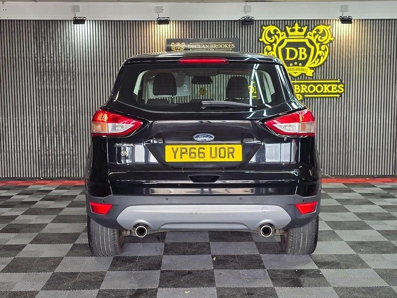 Begagnad Ford Kuga Zetec 150 HK (110 kW) 2016 Svart SUV