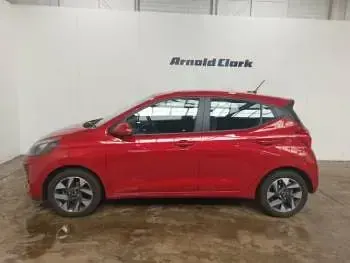 Used Hyundai i10 Advanced 83 HP (61 kW) 2024 Red Hatchback