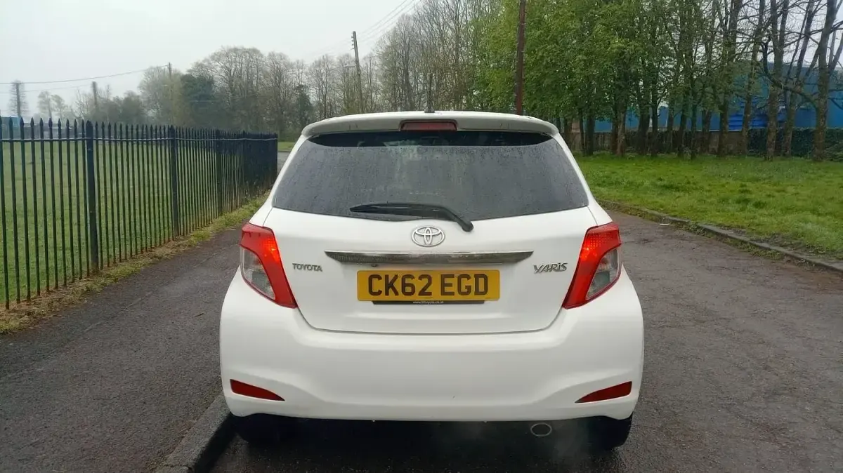 Used Toyota Yaris Trend 101 HP (74 kW) 2012 White Hatchback
