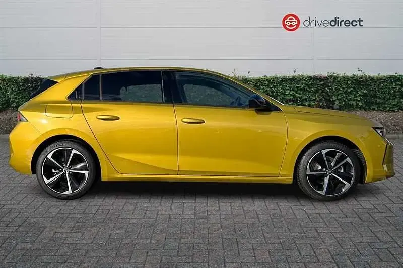 Begagnad Vauxhall Astra S 130 HK (95 kW) 2025 Gul Halvkombi