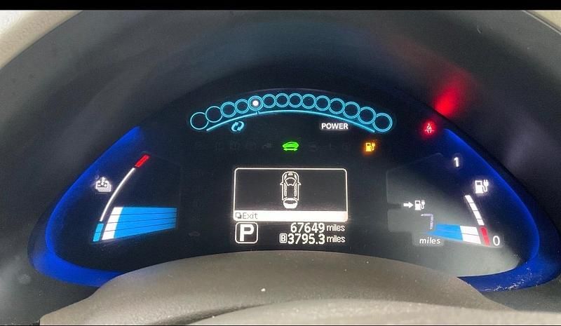 Used Nissan Leaf 80 kW (109 HP) 2012 White Hatchback