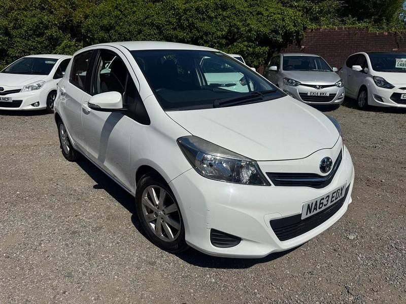 White Used 2013 Toyota Yaris Hatchback | £4,495 (Super price) - Image 1/4