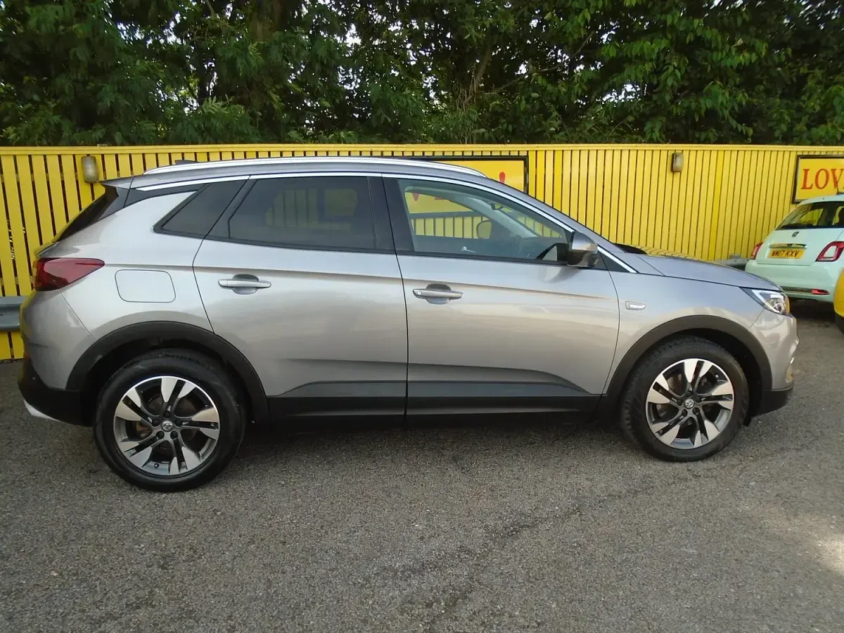 Used Vauxhall Grandland X Sport 130 HP (95 kW) 2018 Grey SUV