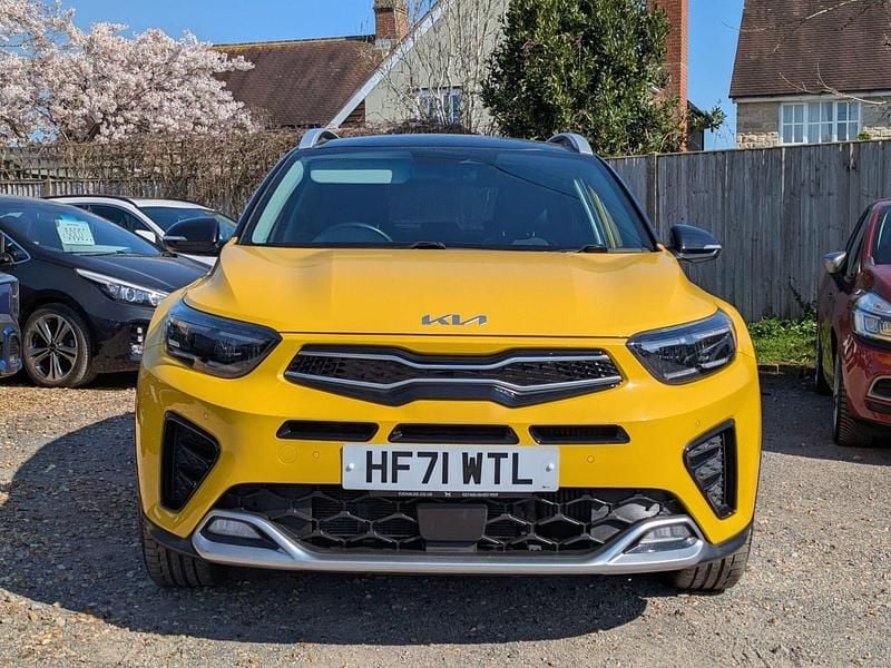 Used Kia Stonic GT-Line S 100 HP (73 kW) 2021 Yellow SUV