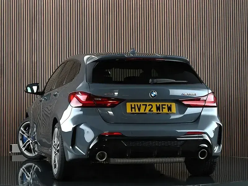 Käytetty BMW M135 Comfort Edition 2022 Harmaa Viistoperä