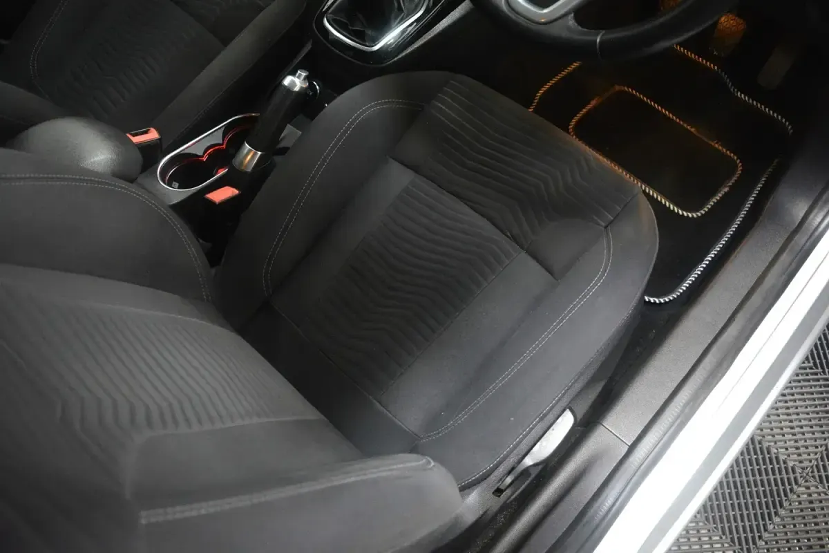 Used Ford Fiesta Titanium 75 HP (55 kW) 2013 Silver Hatchback