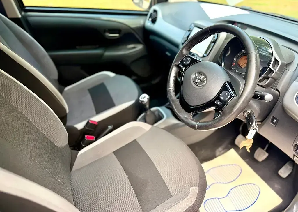 Used Toyota Aygo X-play 71 HP (52 kW) 2022 Grey Hatchback