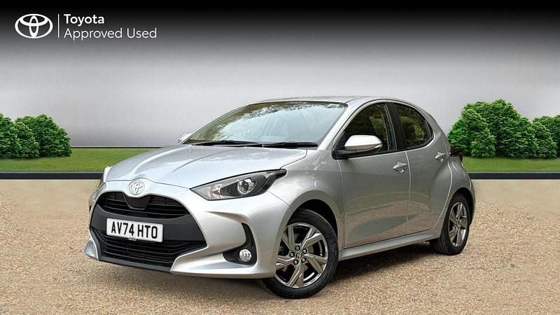 Used Toyota Yaris Hybrid 116 HP (85 kW) 2024 Silver Hatchback