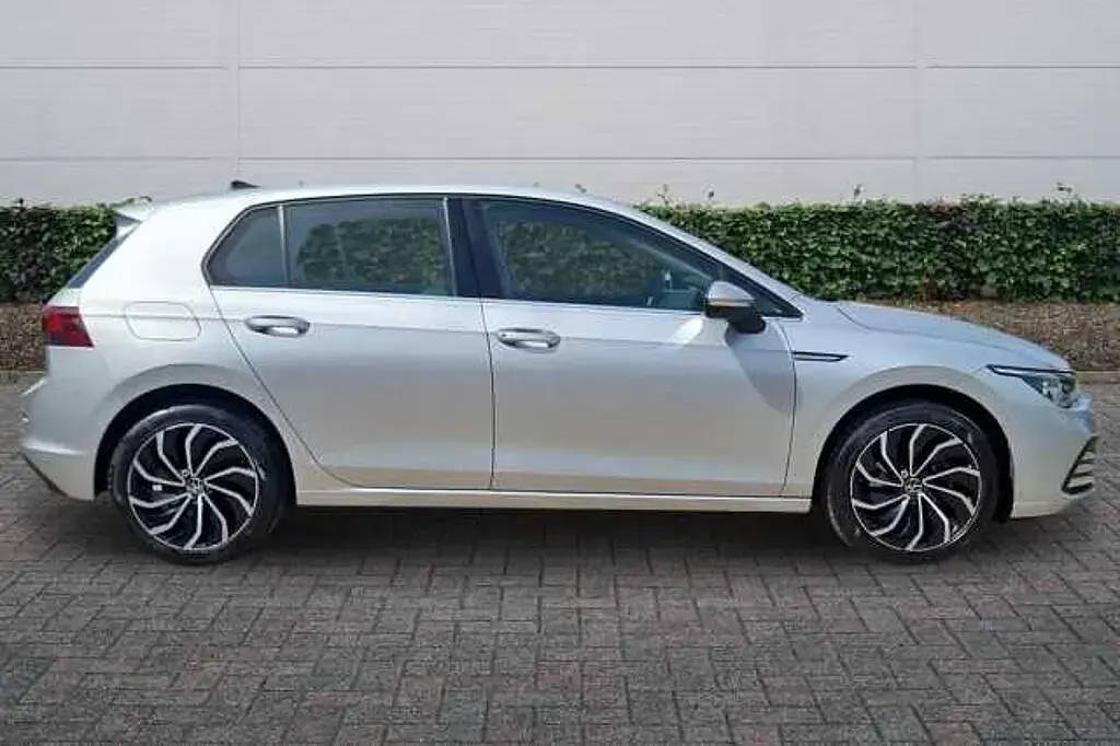 Used VW Golf VIII 130 HP (95 kW) 2021